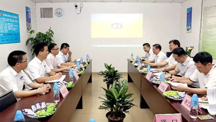 石碣镇委书记来访泛亚体育